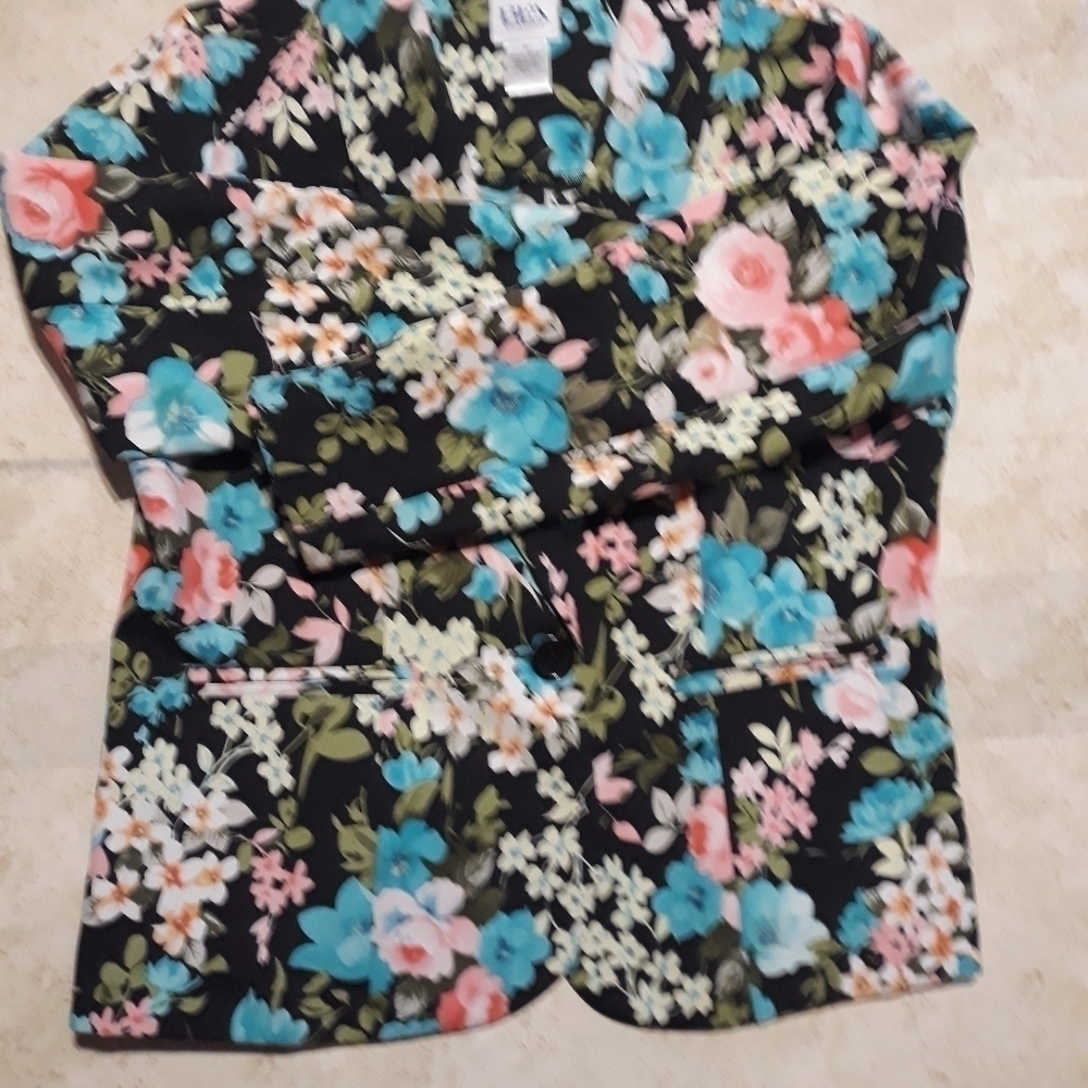 BFA ClassicsFloral Blazer Size 8 petite A-37